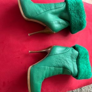 Selling in good to excellent condition a pair of Italian shearling boots